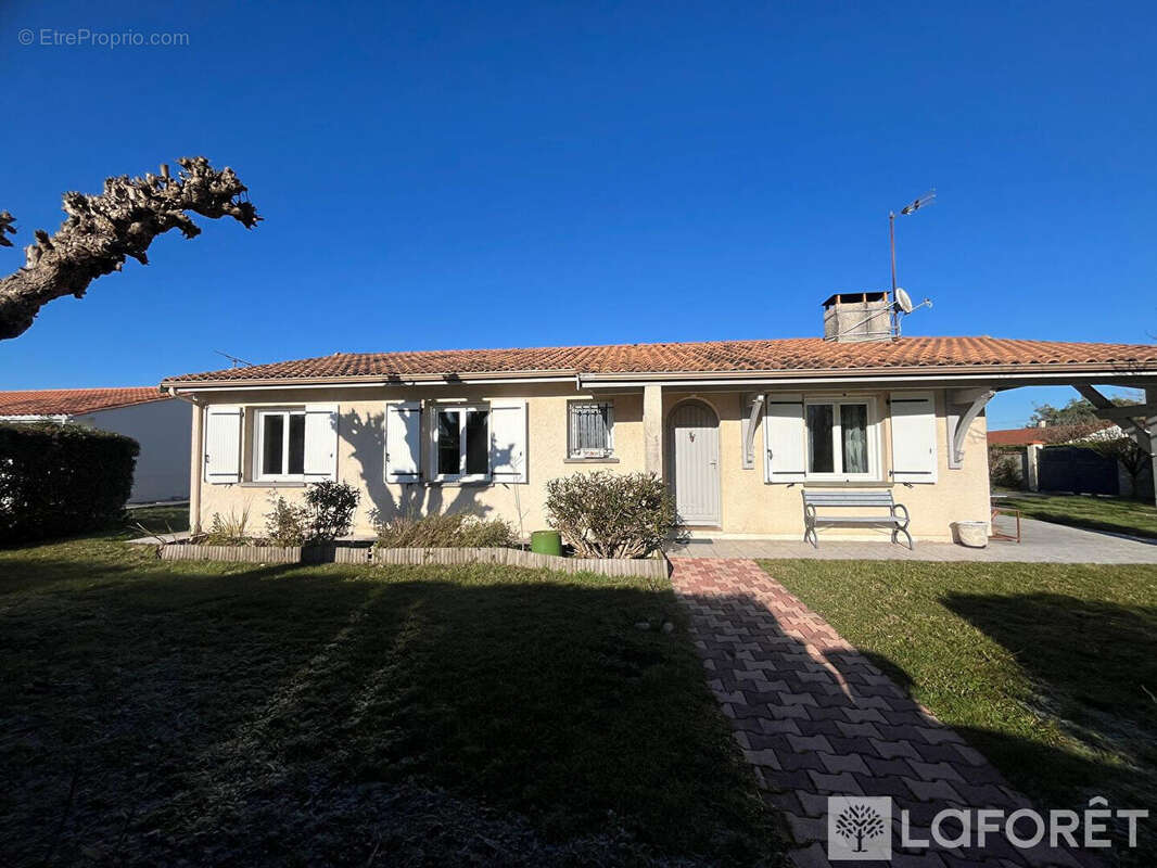 Maison Ambares Et Lagrave - 108m² -  3 chambres + garage - photo 3
