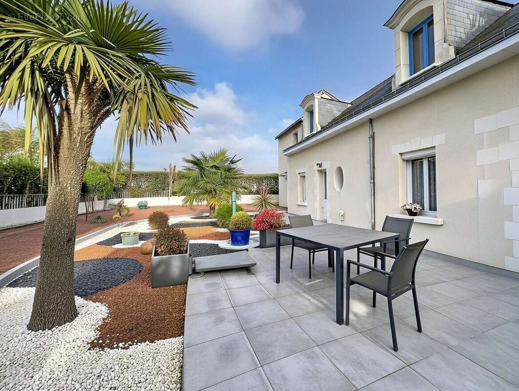 Maison à LONGUE-JUMELLES