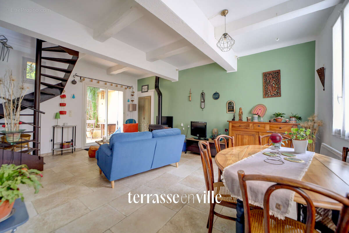 La ciotat - vieux port - maison t4 74m2 - cour intérieure - 495000€ - photo 6