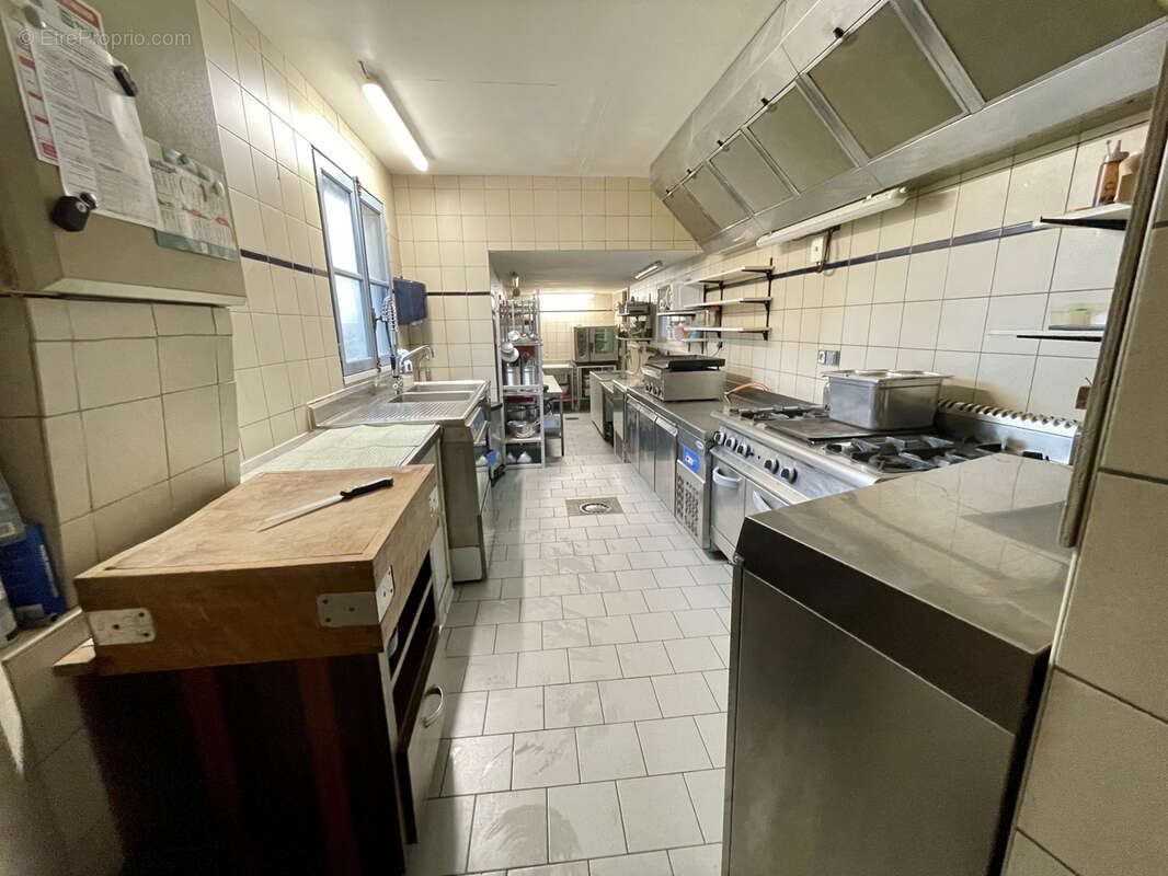 Commerce à MONTREUIL-BELLAY