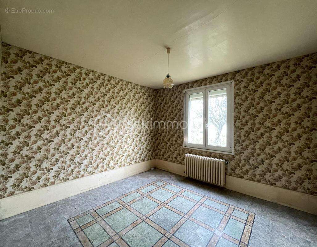 Maison à GIFFAUMONT-CHAMPAUBERT