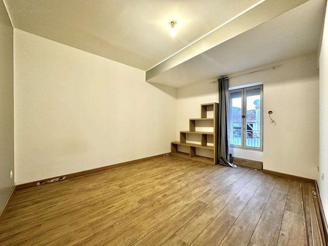 Maison à JONQUIERES-SAINT-VINCENT