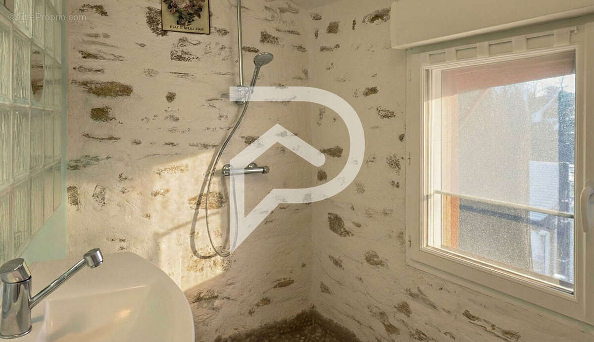 Maison en pierre 5 pièces 149 m² - photo 10