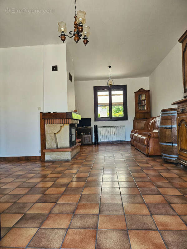 Villenave d ornon-Vieux-Bourg-T5-(3 Chambres+1 bureau ) Garage-Dépendance-Terrain - photo 3