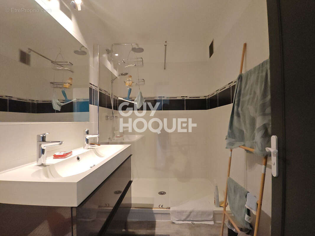 Magnifique T4 de 87m² avec terrasse de 80m² - Proximité Centre-ville - Résidence sécurisée avec ascenseur et garage ! - photo 13