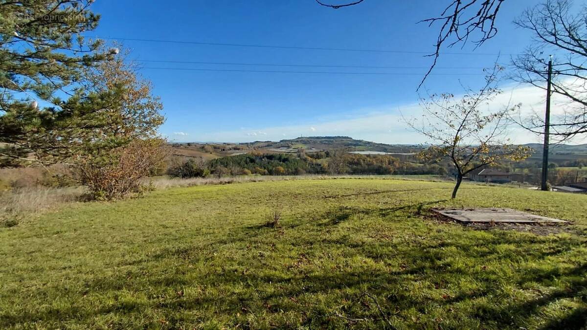 Terrain à MONTPEZAT-DE-QUERCY