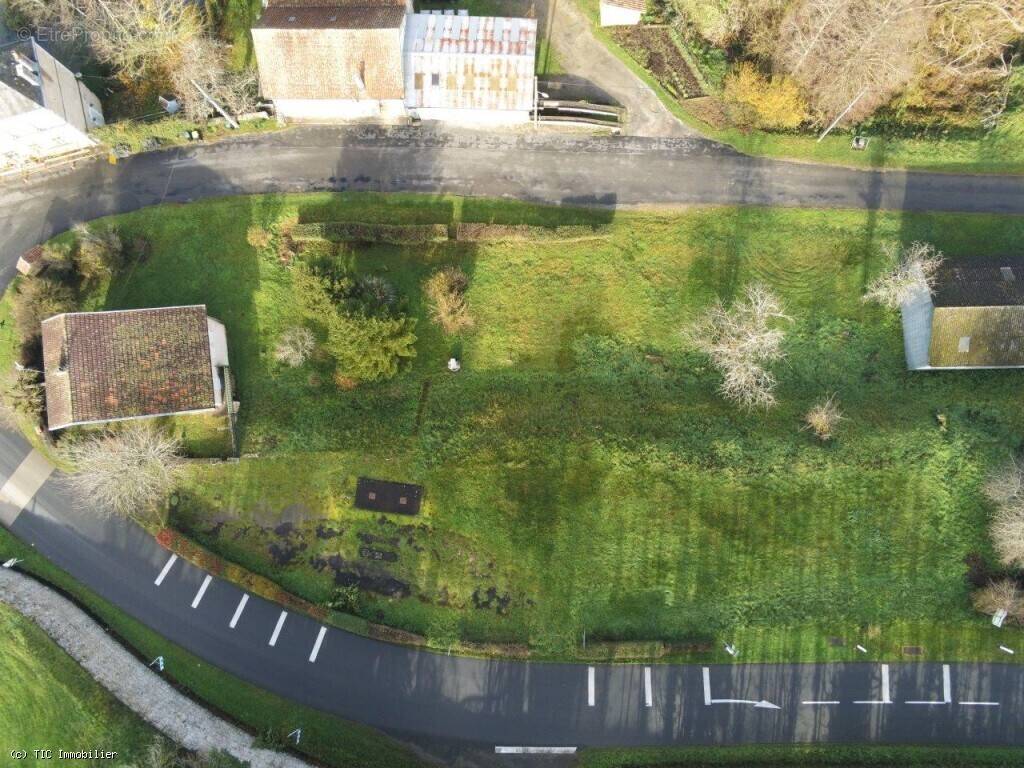 Maison à NANTEUIL-EN-VALLEE