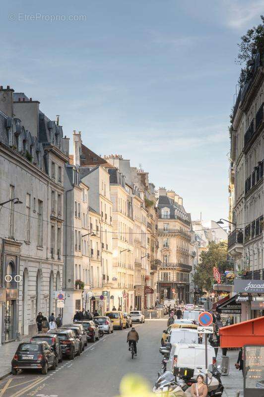 Appartement à PARIS-1E