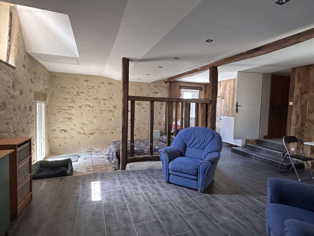 A VENDRE Longère 5 pièces avec piscine et jardin à Prissac - photo 7