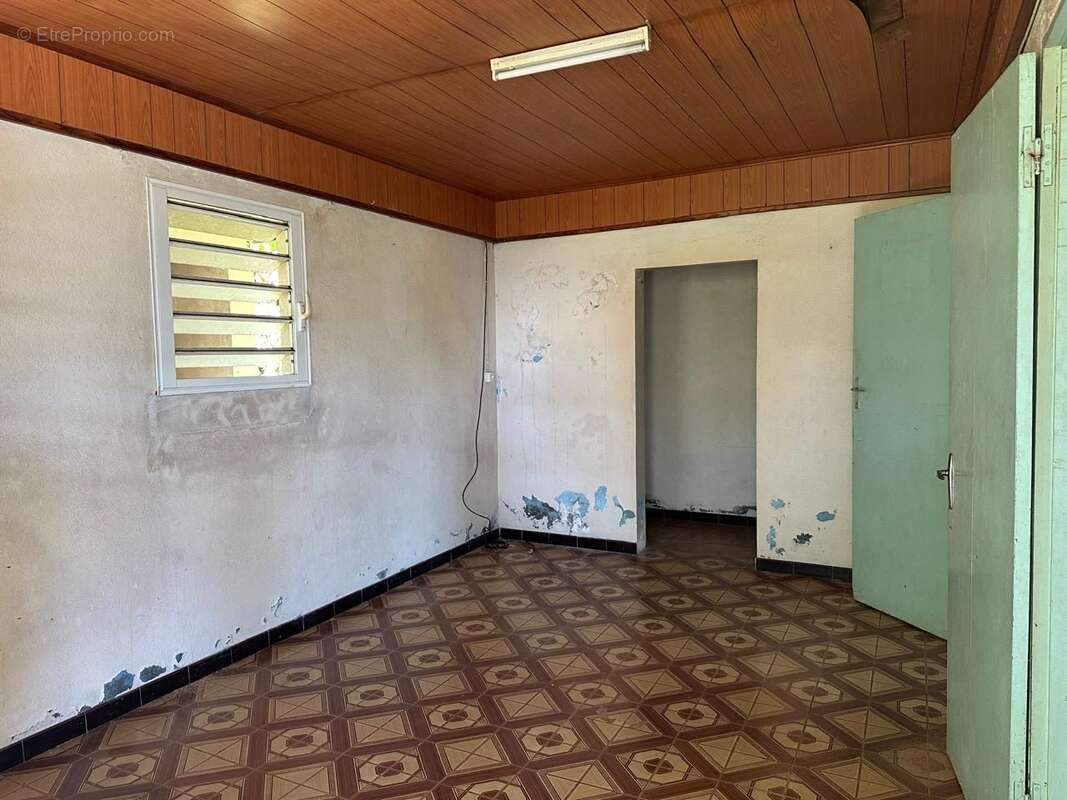 Maison 140 m² à Sainte-Suzanne  - photo 3