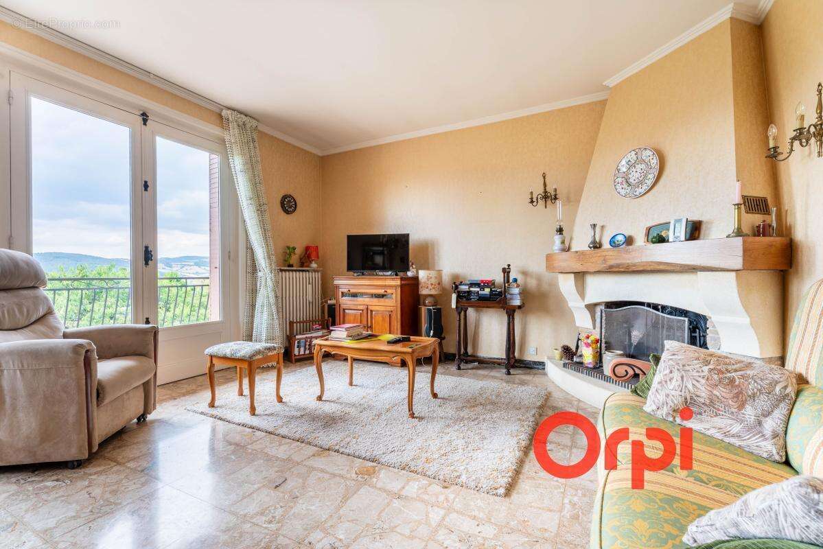 Maison familiale de 150 m² avec appartement indépendant, sous-sol complet et terrain de 999 m² - photo 6