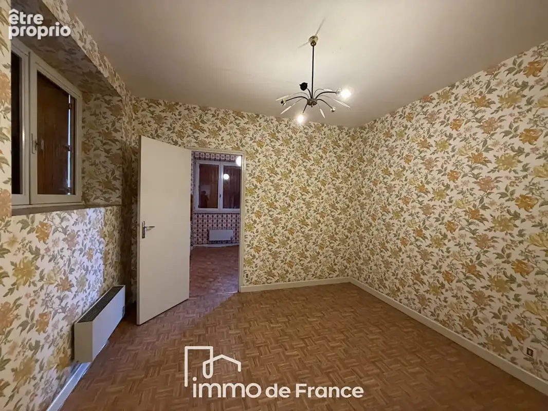 Proche centre-ville- Maison ( 104m2 habitables) avec garage et appartement. - photo 11