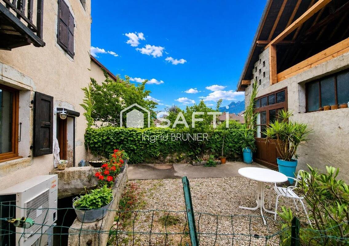 Photo 1 - Maison à YENNE