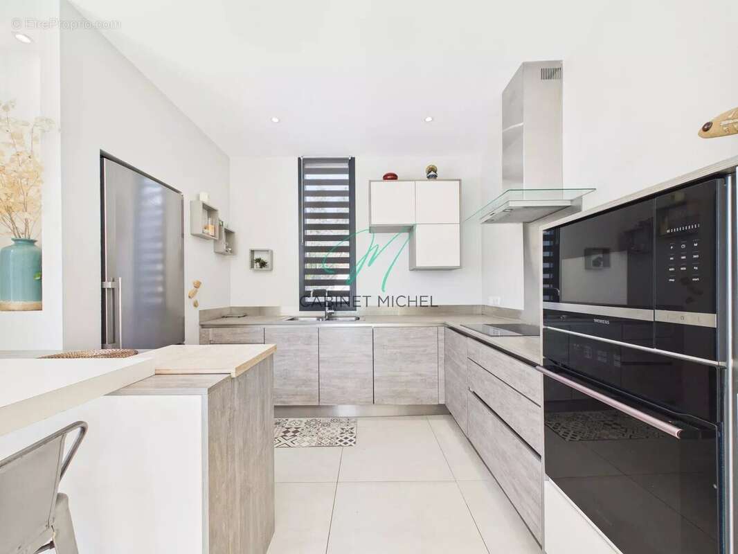 Maison à ROQUEFORT-LES-PINS