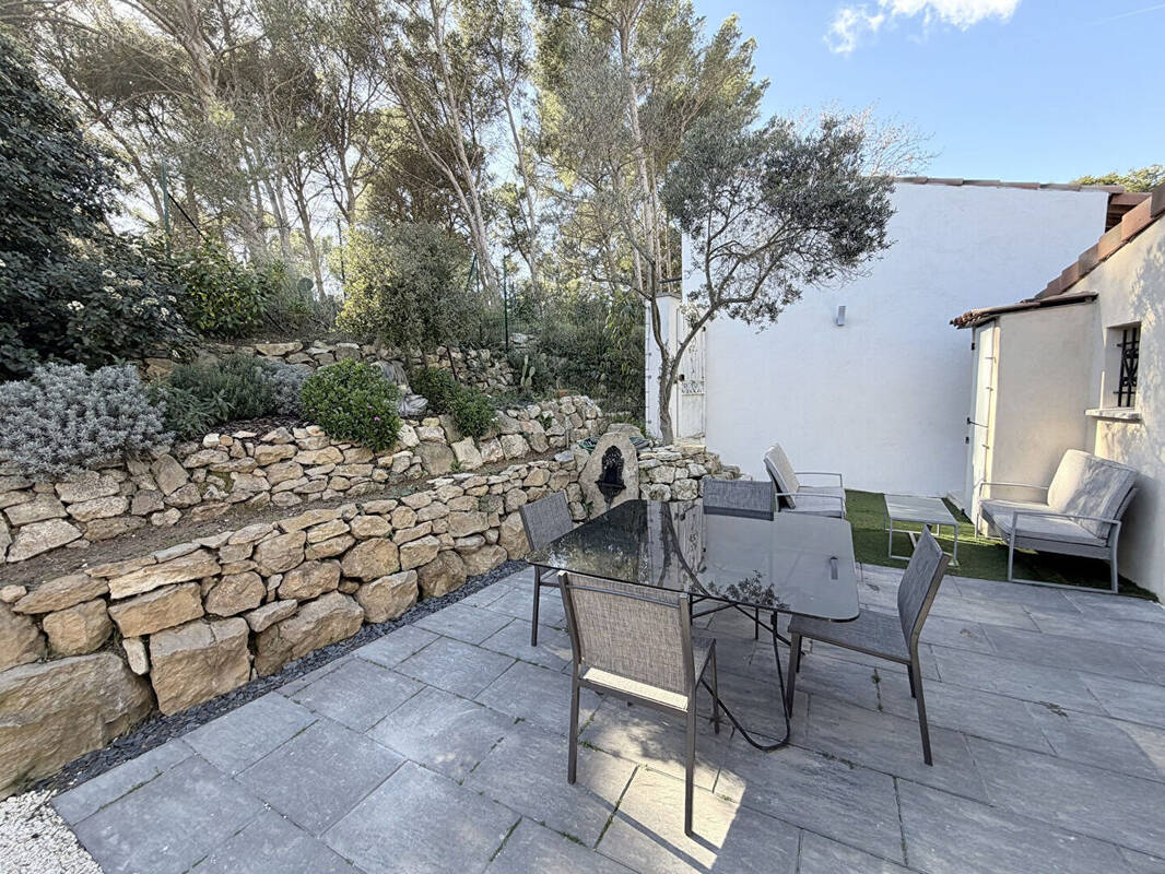 Maison à SAINT-MITRE-LES-REMPARTS