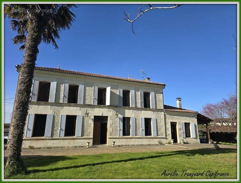 Maison BOURGEOISE à vendre 6 pièces + DEPENDANCES,  à FONTENET (17400) composée de 4 chambres, bordée d'un petit ruisseau et 630 - photo 4