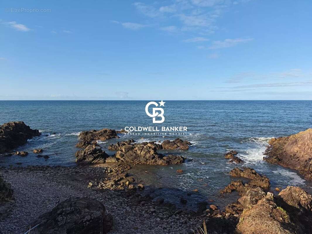 EXCLUSIVITÉ - Les Sables d'Olonne : Rare Terrain Face Mer de 2 300 m² avec Permis Purgé & Garages de 100 m² - photo 10
