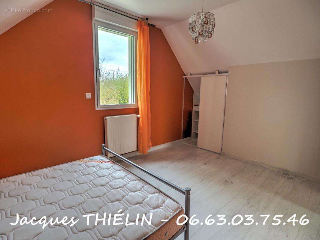 Maison à LONGUE-JUMELLES