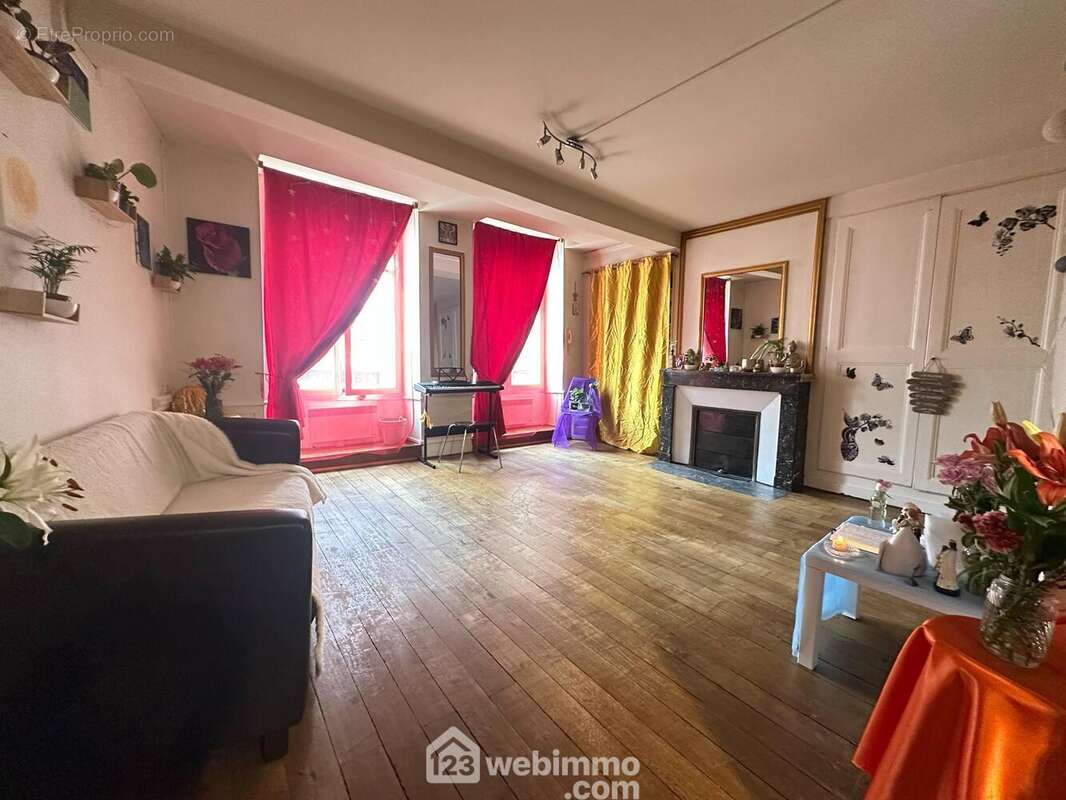 Vous apprécierez la pièce de vie lumineuse de 27 m²