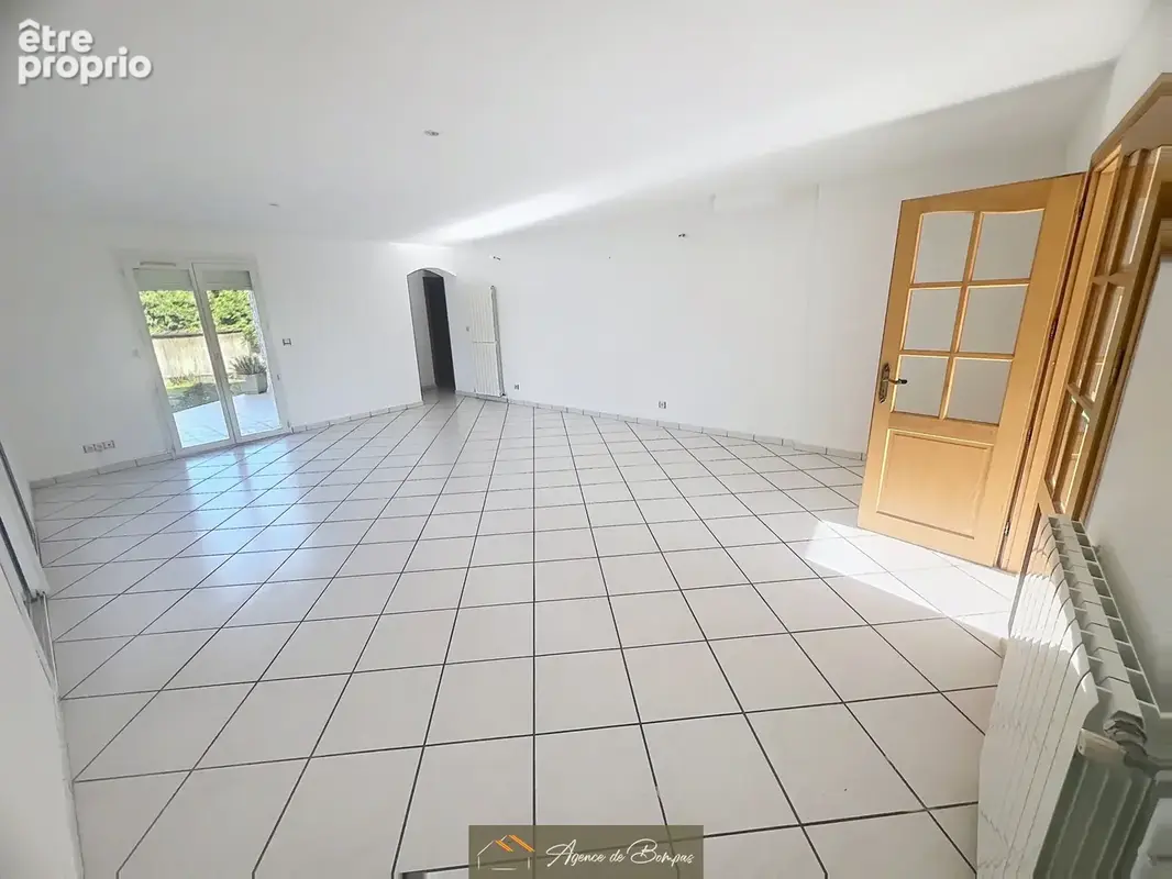 Secteur residentiel - villa 4 faces  99.65 m2 hbts av studio 44.81 independant sur 933 m2 de terrain  - - photo 4