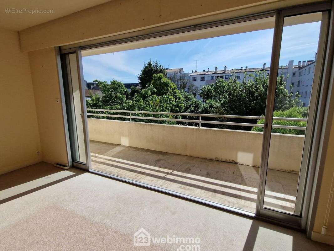 Pièce de vie avec belle ouvverture plein ouest - Appartement à LA ROCHE-SUR-YON