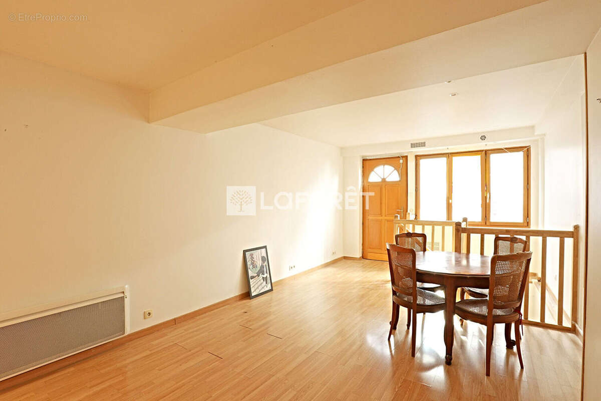 Appartement à PARIS-14E