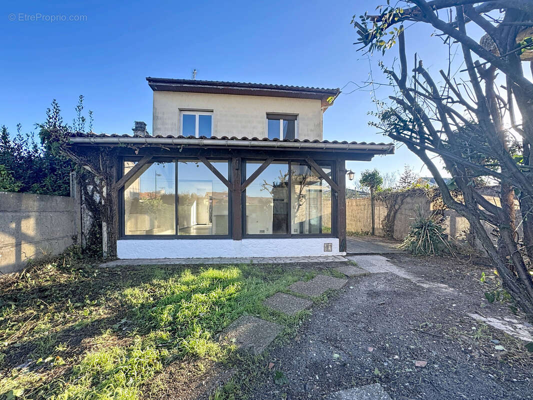 BEGLES A VENDRE  Maison à étage avec jardin et garage - photo 5