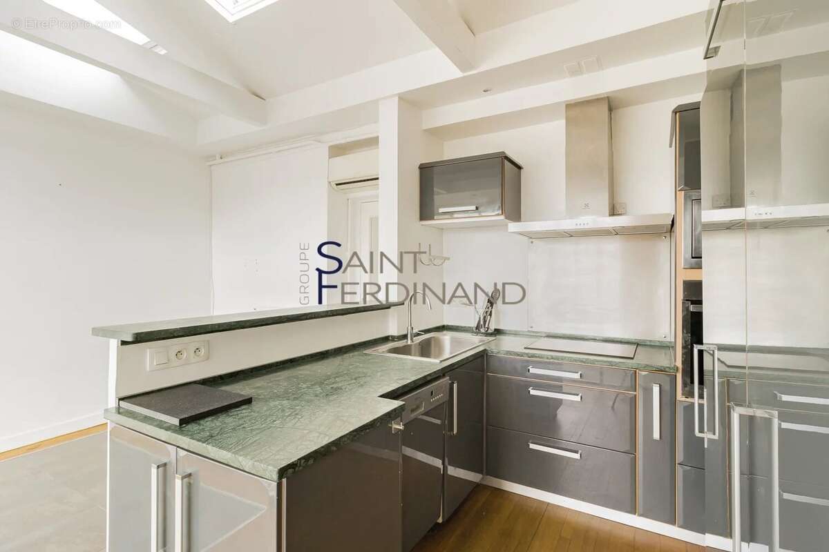 Appartement à PARIS-16E