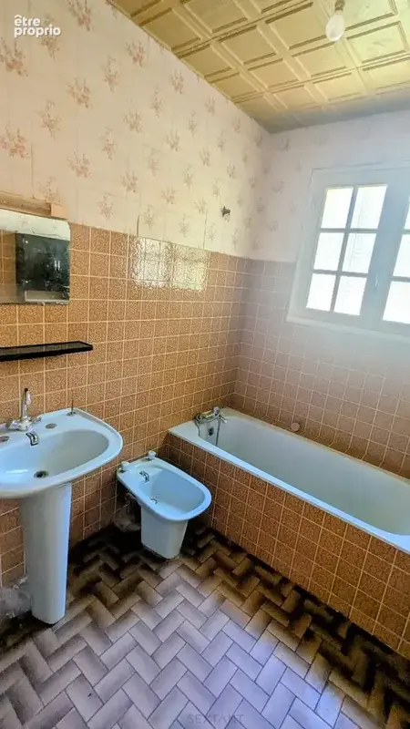 Maison familiale de 5 chambres à rénover  Sous-sol complet  Terrain de 8 291 m²  À 1,6 km de la Petite Mer de Gâvres - photo 11