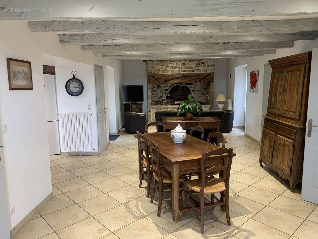 Maison à SAINT-CERNIN-DE-LARCHE