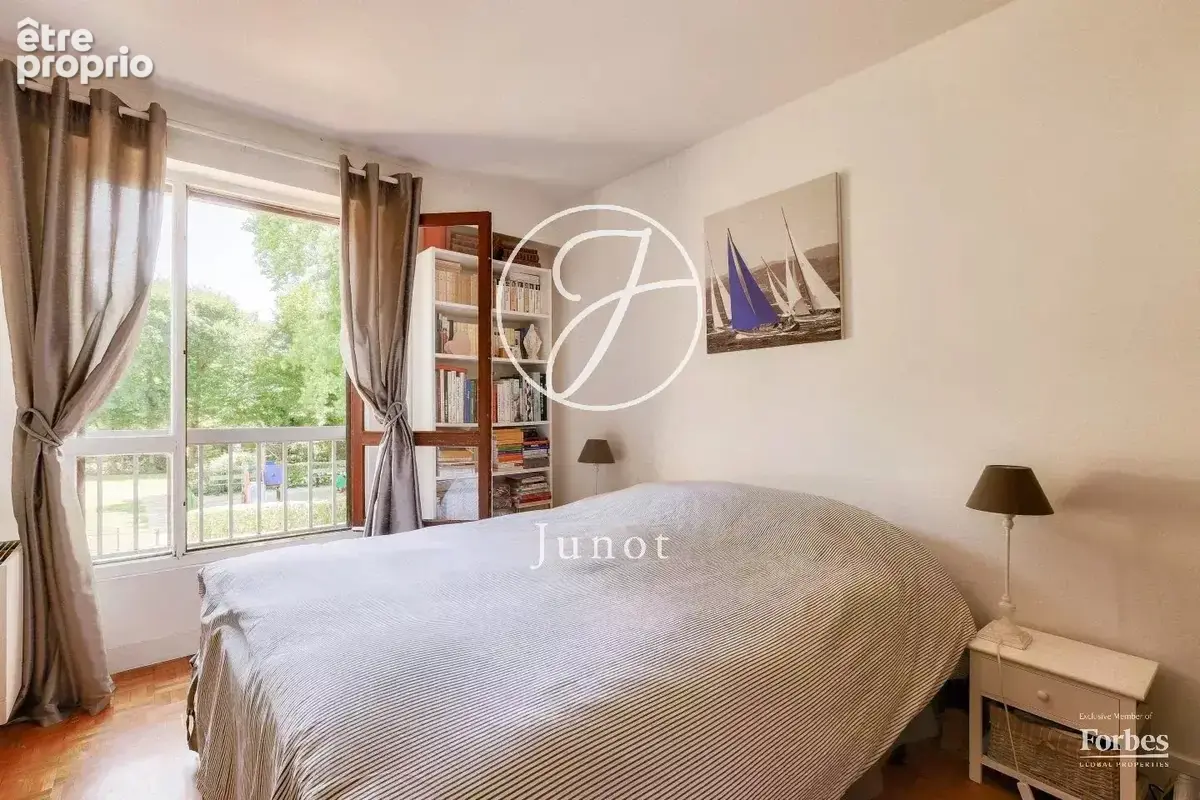 Versailles - PLACE LABOULAYE -  Appartement - 5 chambres -120 m². - photo 5