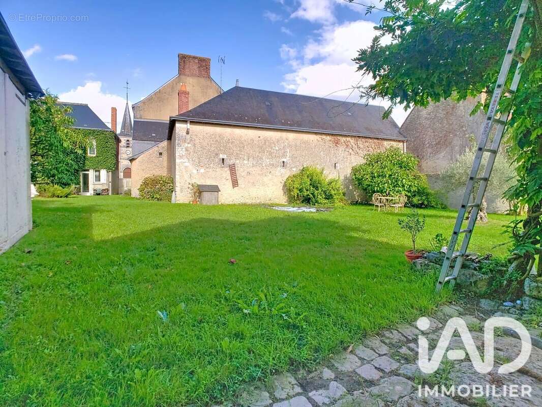 Maison 180 m² à Ambillou  - photo 2