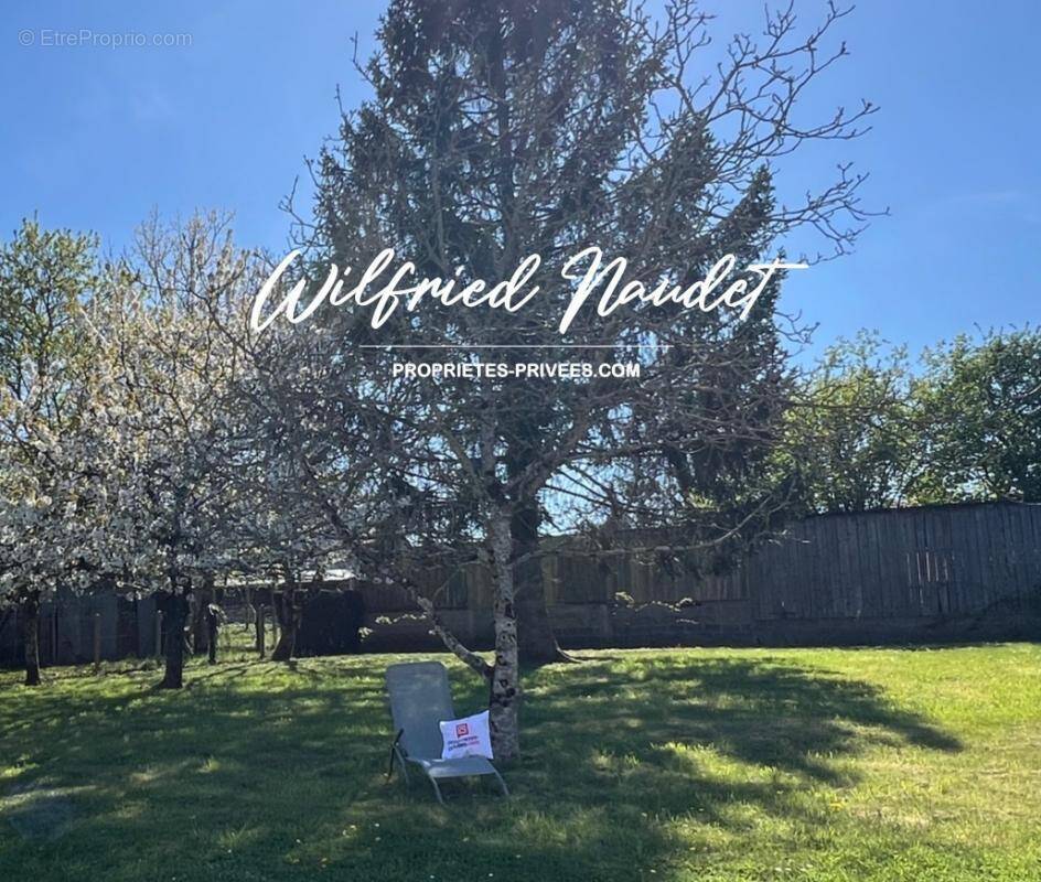 Terrain à PARIGNE-L&#039;EVEQUE