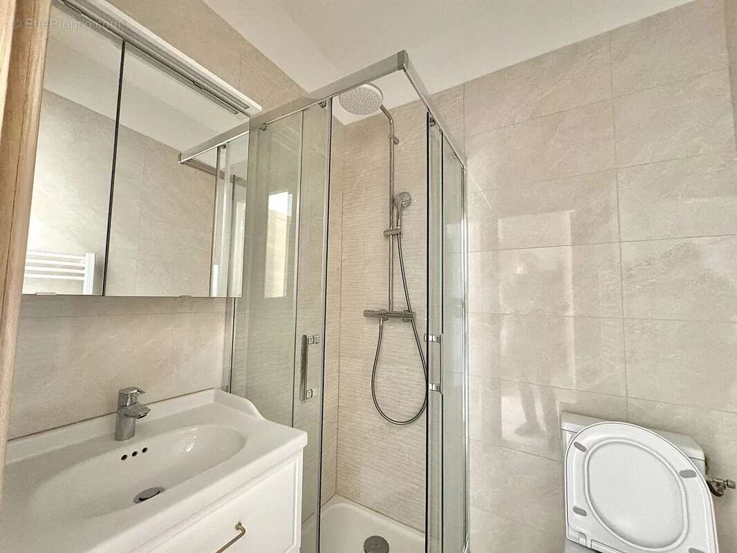 Appartement à SAINT-LAURENT-DU-VAR