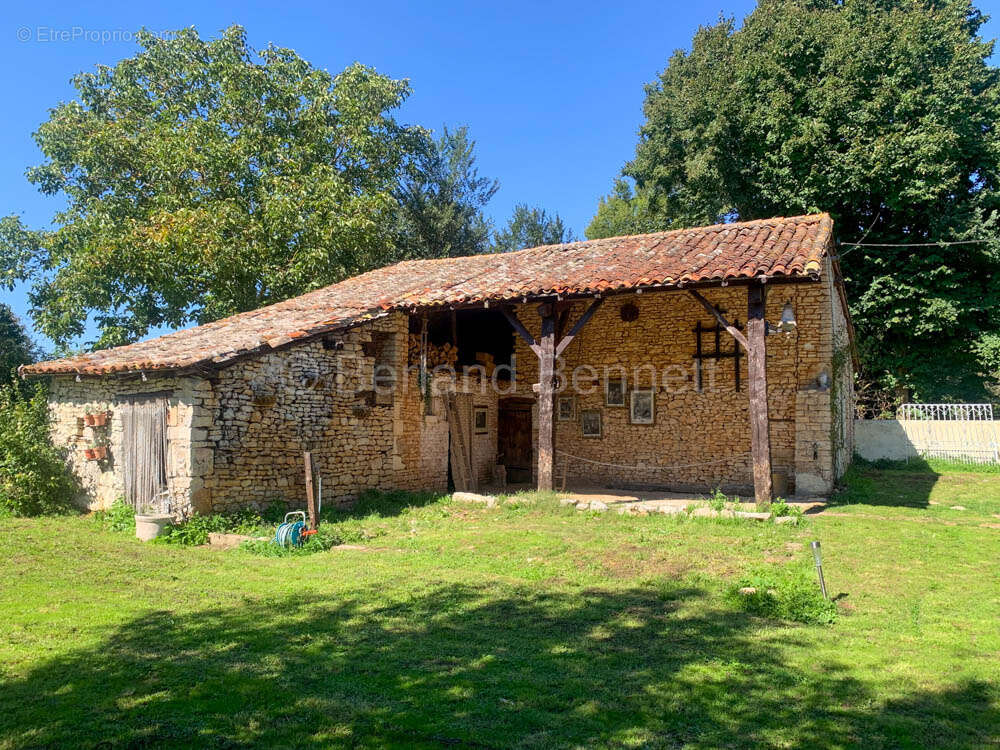 Maison en pierres avec dépendances et grand terrain - Pretty - photo 21