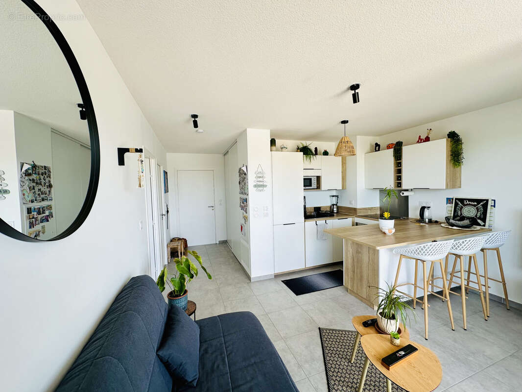 - lattes - lumineux t2 de 42m2  terrasse, double parking, immeuble de haut standing a 50m du tram et commerces - photo 3