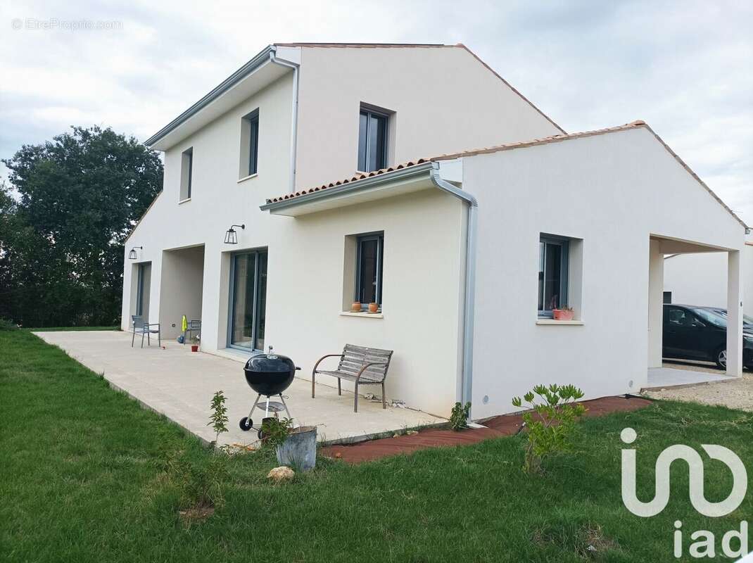 Photo 3 - Maison à CORME-ROYAL