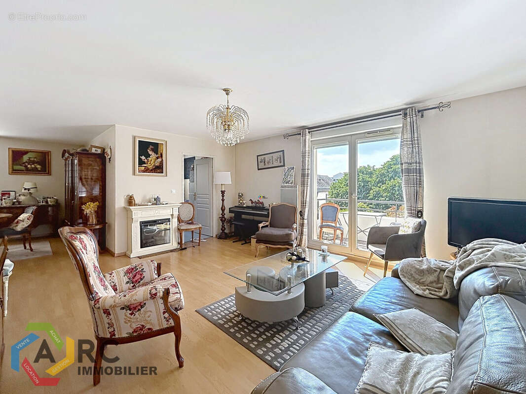 Appartement à SAINT-JEAN-DE-BRAYE