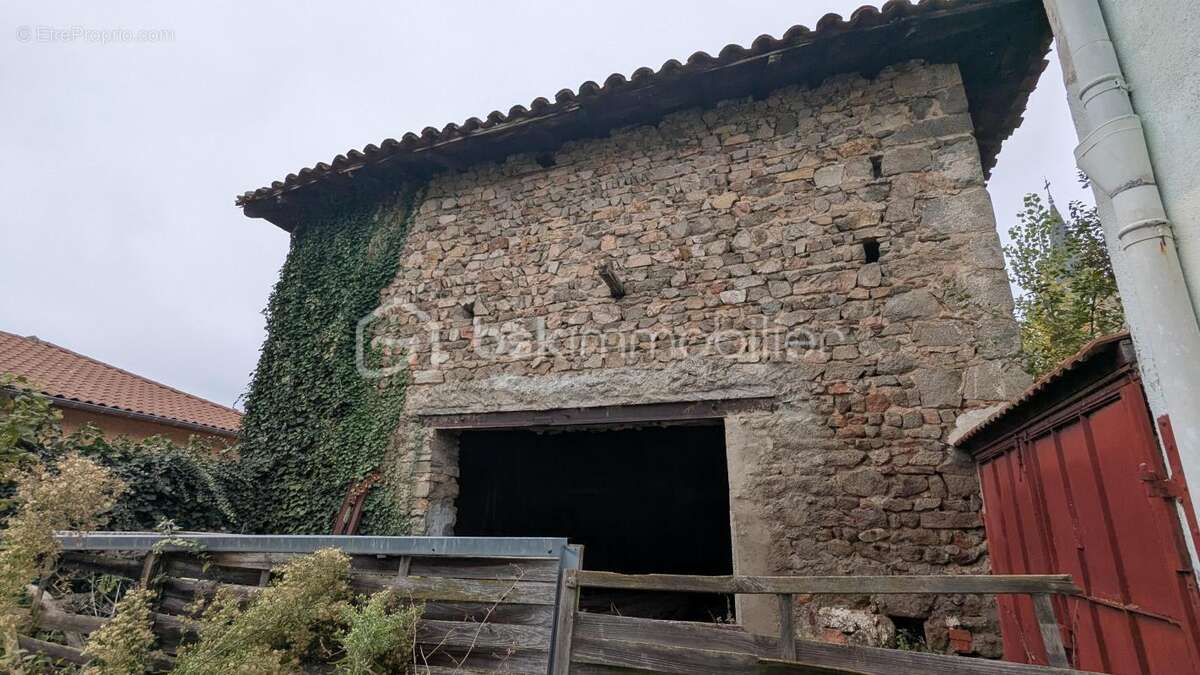 Maison à SAINT-MARTIN-LESTRA