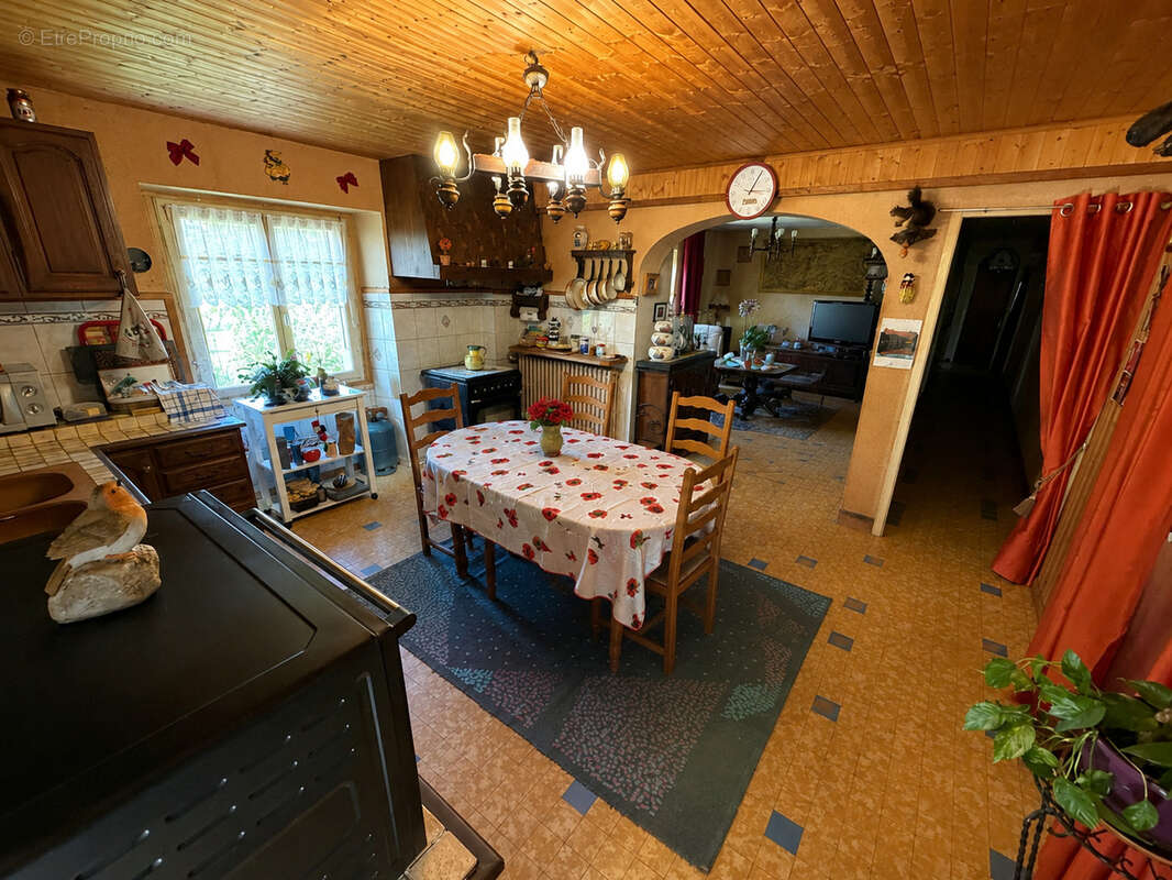 Appartement t3 bis rez de jardin de 84m2 avec 240m2 de jardin et garage de 38m2 et cave de 25m2 - photo 3