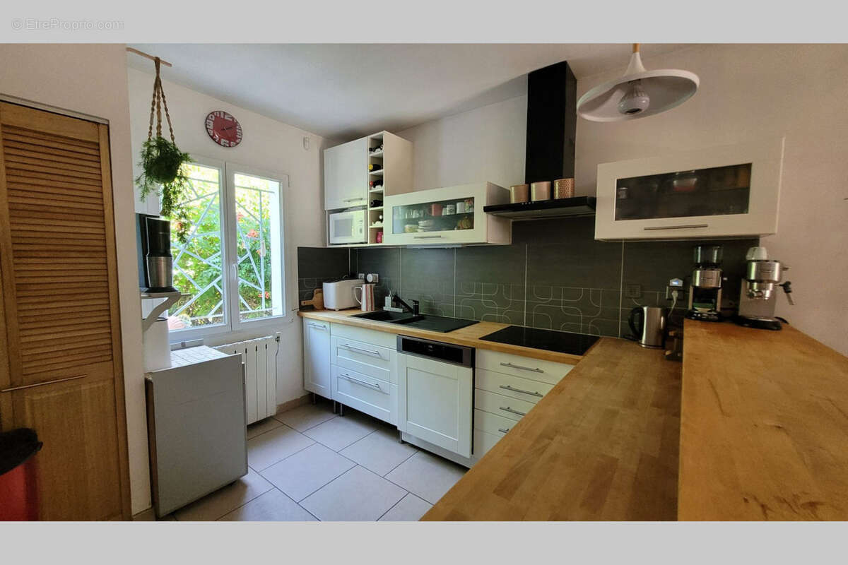 Sur 1045 m2 , garage, piscine H Sol - photo 4