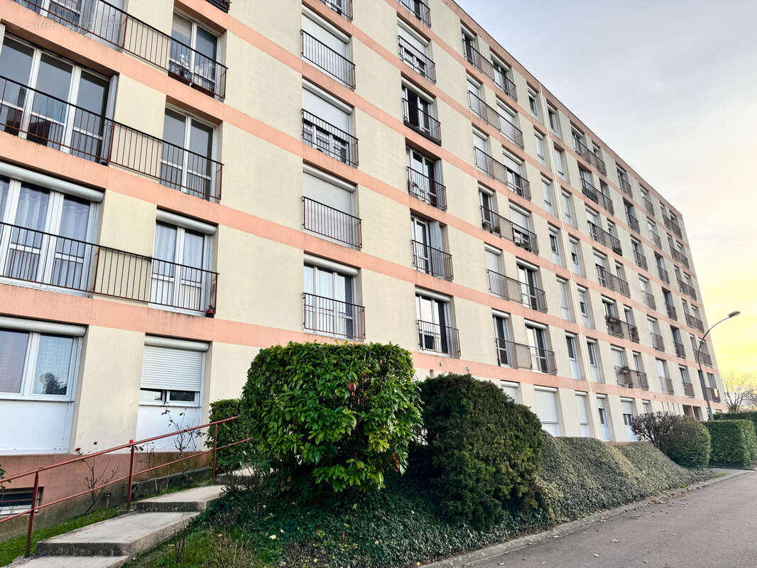 Appartement à LA CHAPELLE-SAINT-LUC