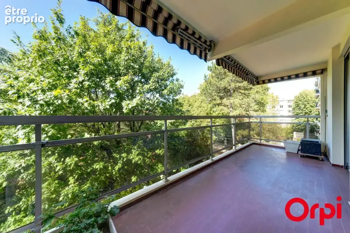 CALUIRE BOURG - T5 de 106,90 m² traversant dans résidence de standing - photo 6