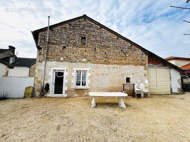 Maison à TAIZE-AIZIE