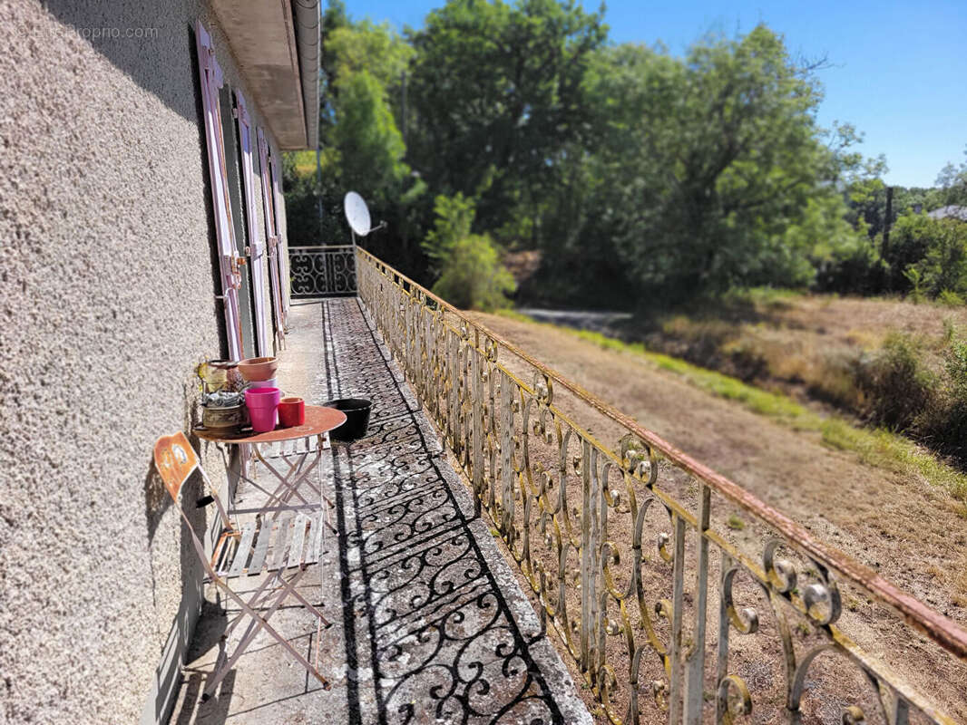 Grande maison familialle  avec dépendances et 2ha du terrain. - photo 14