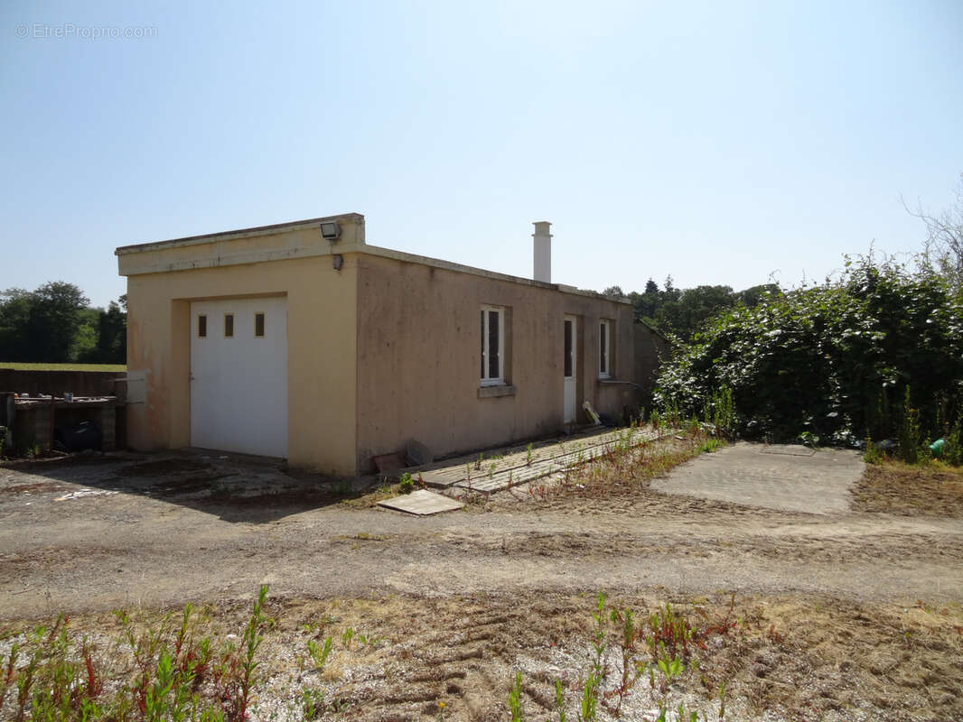 Maison à SAINT-NICOLAS-DU-PELEM