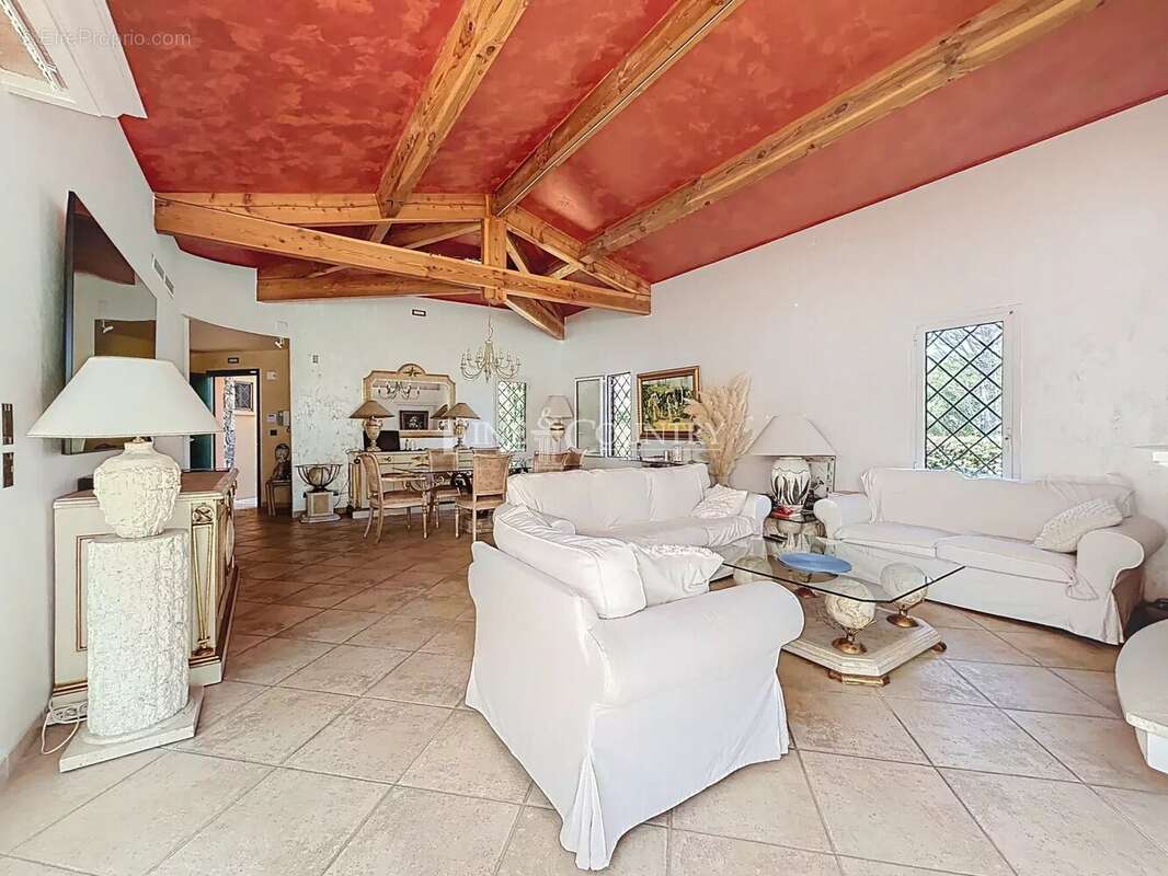 Maison à MANDELIEU-LA-NAPOULE