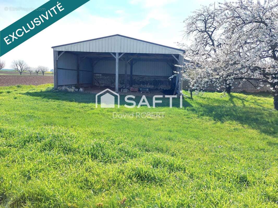 Photo 2 - Parking à CEAUX-EN-LOUDUN