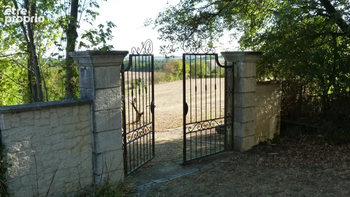 Demeure historique du XVIIème siècle, Bassoues, Gers - photo 23