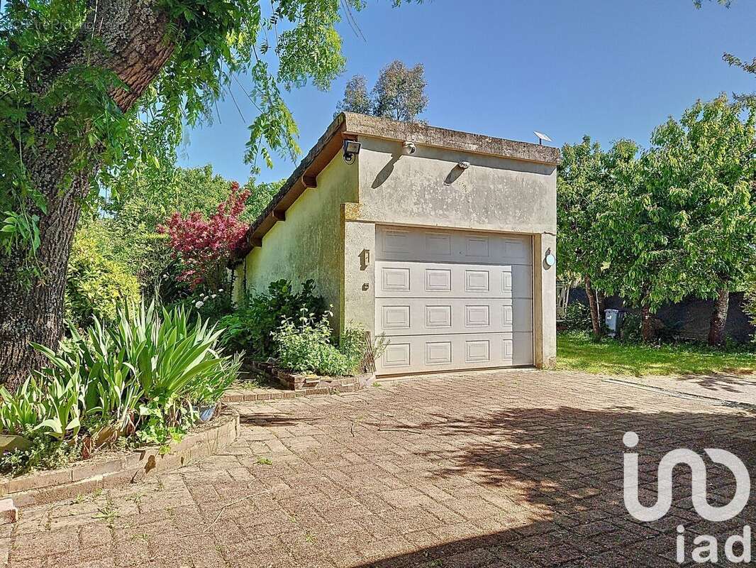 Photo 5 - Maison à LAROCHE-SAINT-CYDROINE